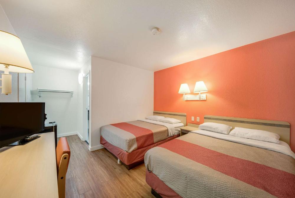 Deluxe Quadruple Room - Non-Smoking interior